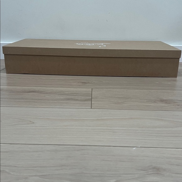 Christian Louboutin Boot Box, 2 Dust Bags & Embossed Tissue - Picture 7 of 10
